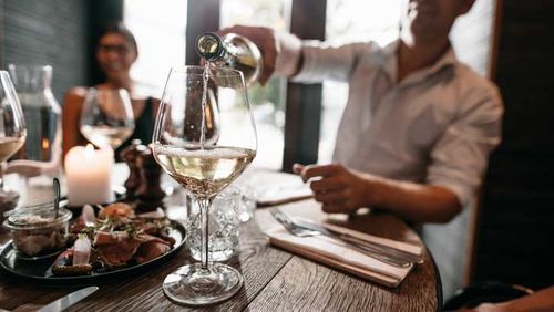 tip or not to tip eating out australia