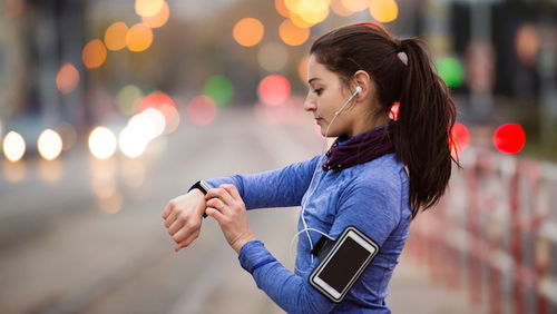fitness tracker fitbit
