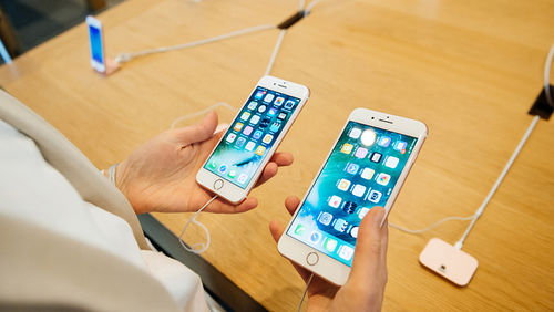apple iphone 8 iphone 8+ iphone x tim cook whistelout joe hanlon joseph hanlon ipad mac data contract phone plan outright handset next generation gb telco optus telstra