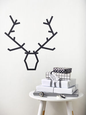 homes+ decorating christmas home beautiful festive season wreath diy craft accessories santa save money budget reindeer