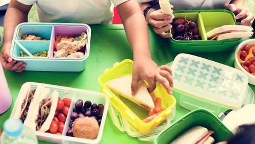 save money on packing school lunches