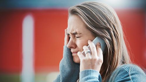 women-distress-early-access-to-super.jpg
