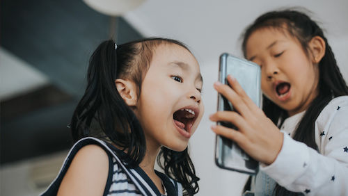how to choose the first phone for your kids
