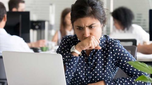 aussies are managing their finances at work