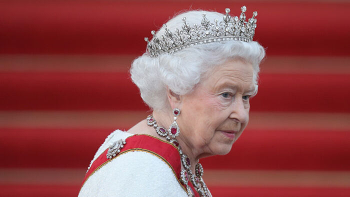 queen elizabeth platinum jubilee currency money
