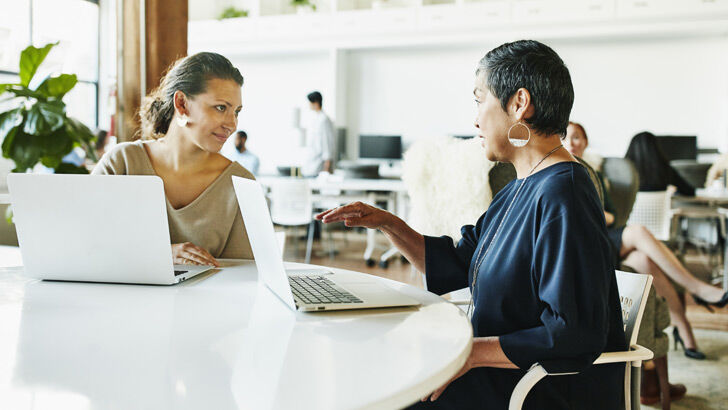what is a financial adviser
