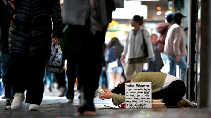 Homeless miss out as Aussies stop carrying cash | Money magazine