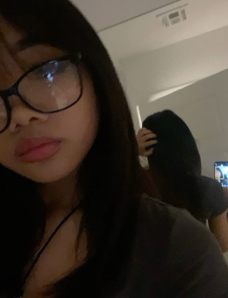 woman-posing-for-selfie