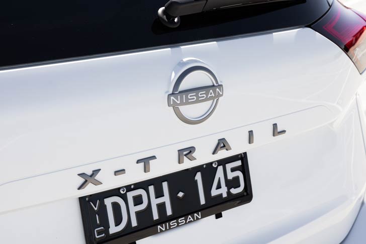 2026-Nissan-MY26-X-TRAIL---ST-L---White-Exterior---Rear-badge