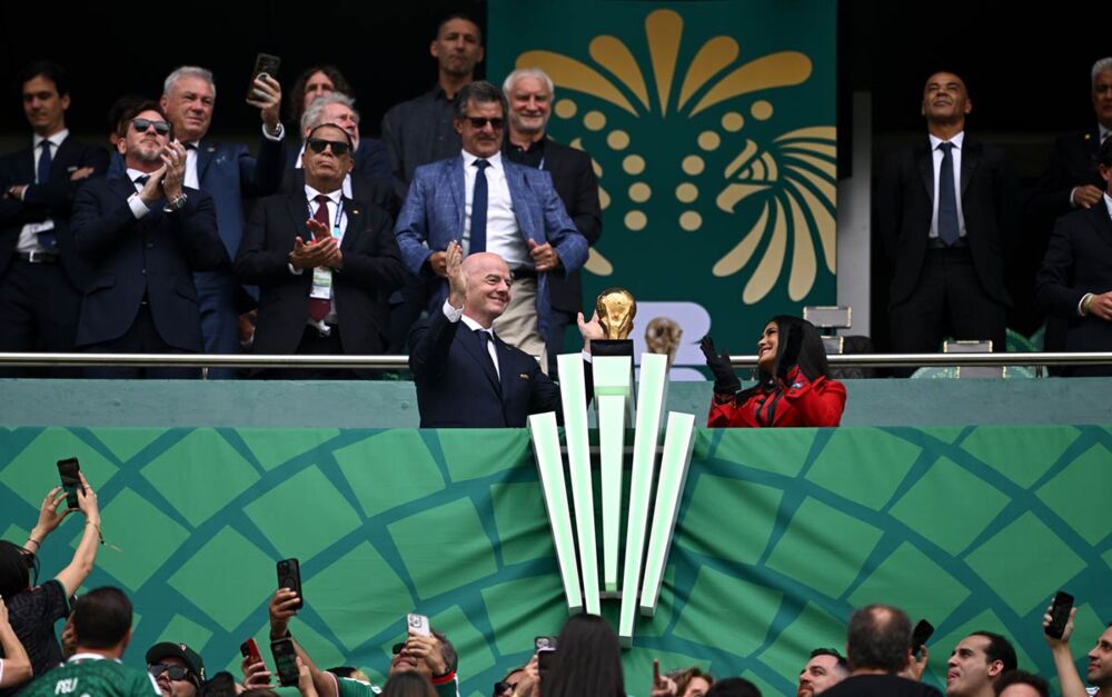 infantino-salma-hayek-world-cup-2026-mexico-city.jpg