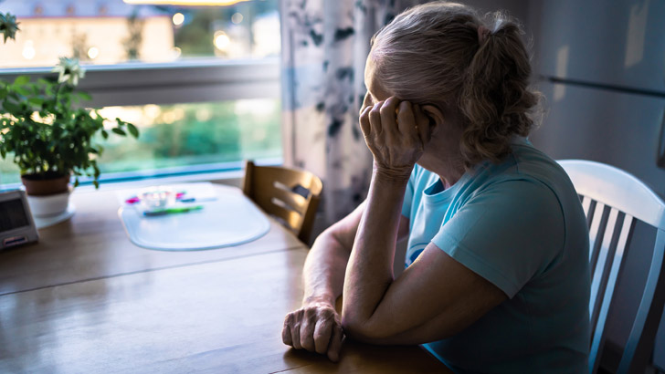 How to help ageing parents manage their money