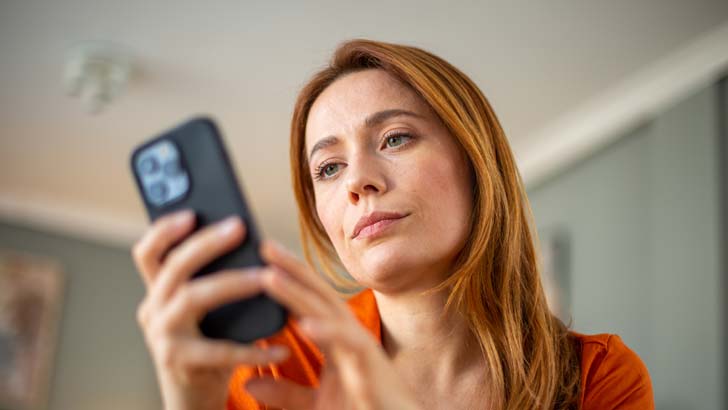 a woman compares the cost and benefits of monthly and annual prepaid mobile phone plans